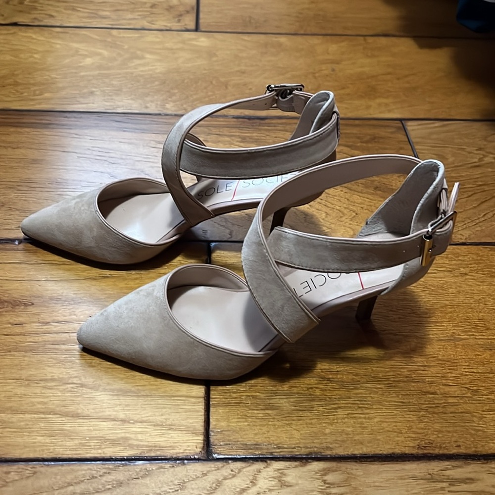 Sole Society Tamra Beige Tan Cream Heels Shoes Ankle Buckle Size 8.5